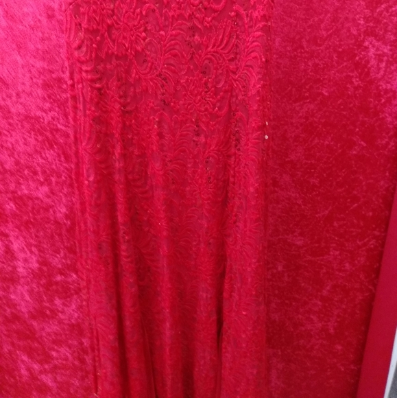 Dresses - Picture 4 of 4